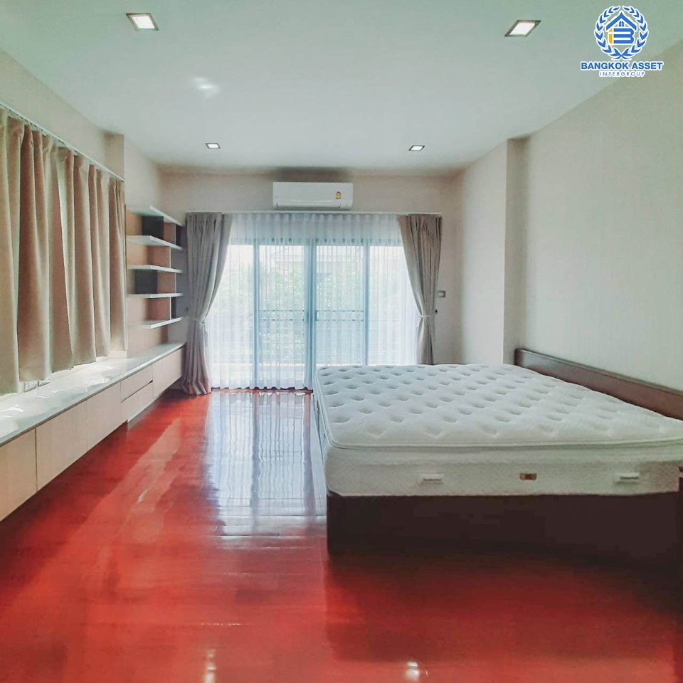 *****บ้านเดี่ยวมือสอง ย่านนนทบุรี ม.เพอร์เฟคมาสเตอร์พีซ รัตนาธิเบศร์ หลังมุม ใหญ่กว่า 150.9 ตร.ว. ฟังก์ชัน 6 ห้องนอน 6 ห้องน้ำ จอดรถได้ 4 คัน พร้อมบรรยากาศโครงการสุด Luxury บนทำเลเชื่อมต่อทุกการเดินทาง เพียง 400 เมตรถึง MRT ไทรม้า ใกล้จุดขึ้นทางด่วนงามวงศ์วาน